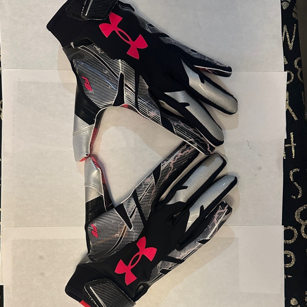 Under Armour Black and Pink Athletic Gloves